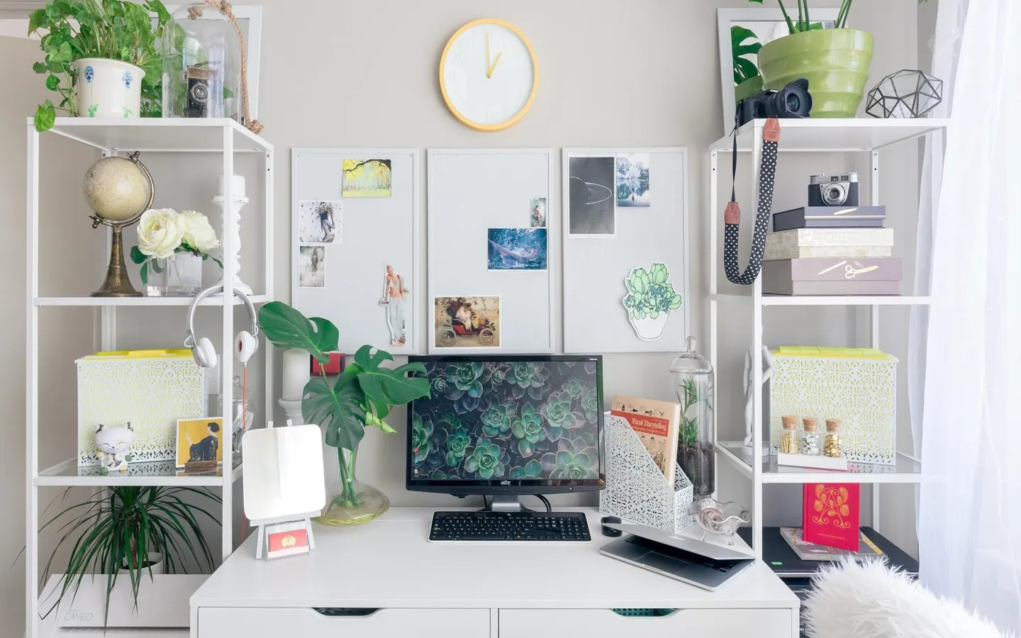 Professional Office Desk Decoration Ideas 