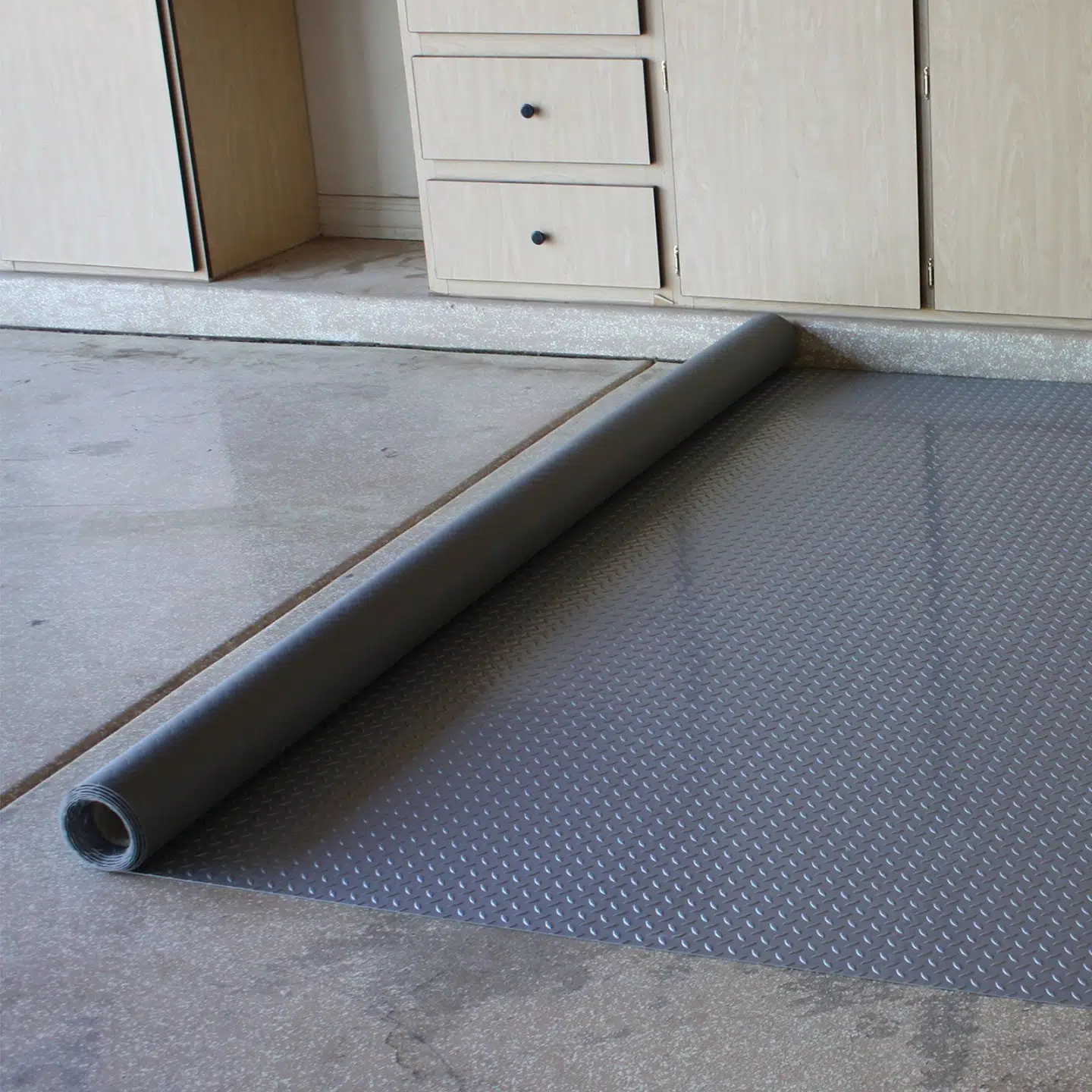 Roll-Out Vinyl Garage Flooring: Efficient and Protective