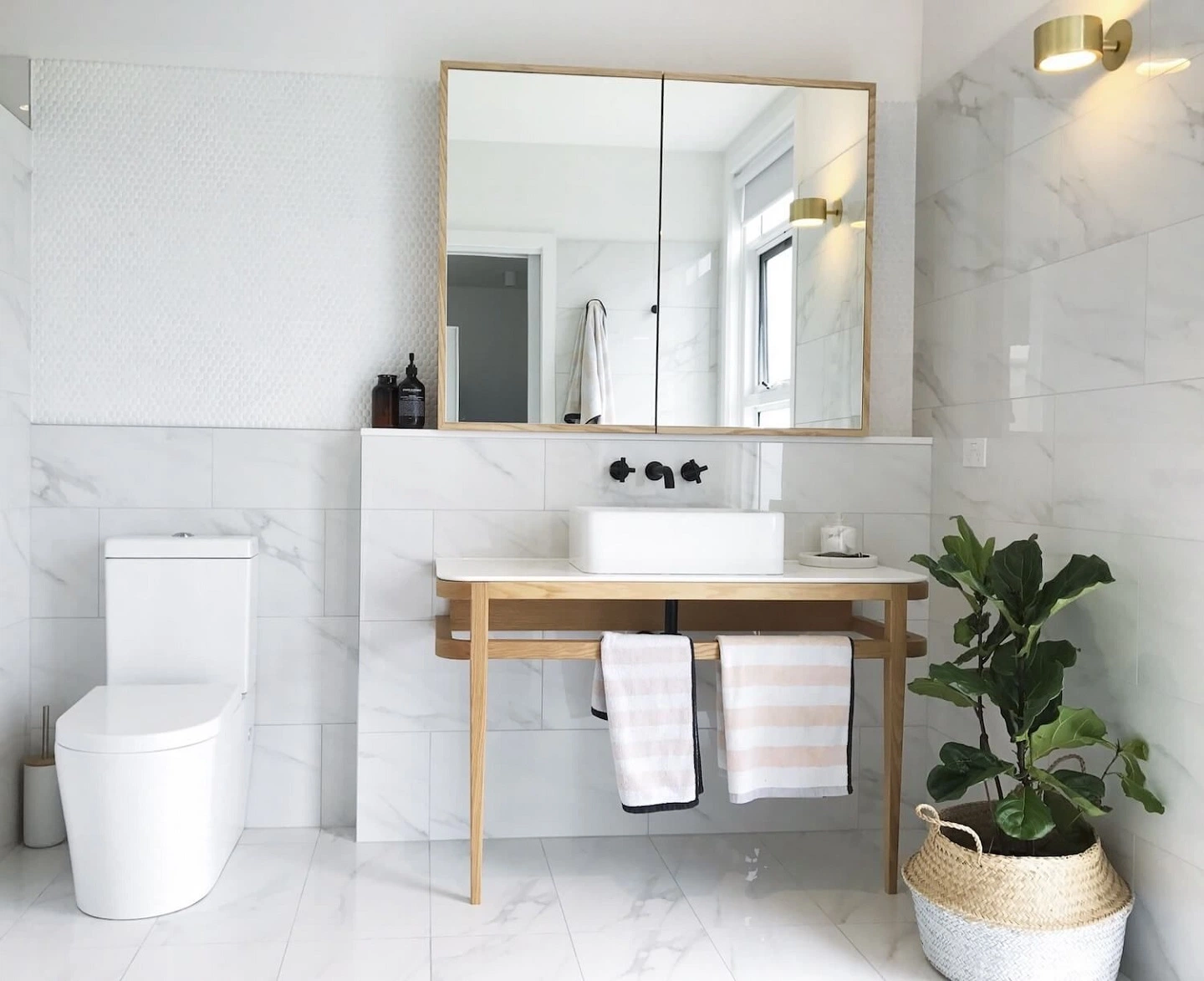 What should we pay attention to when choosing bathroom accessories?