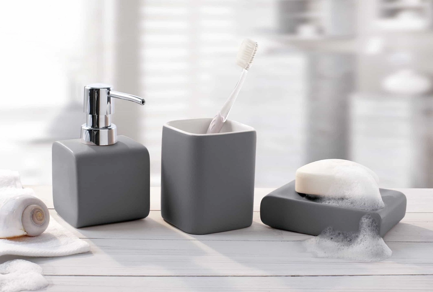 Modern and Rustic Bathroom Accessories Set