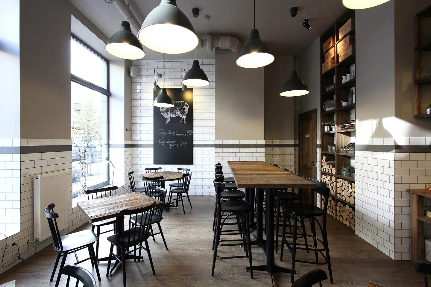 Café Flooring: Finding the Perfect Blend of Style and Durability