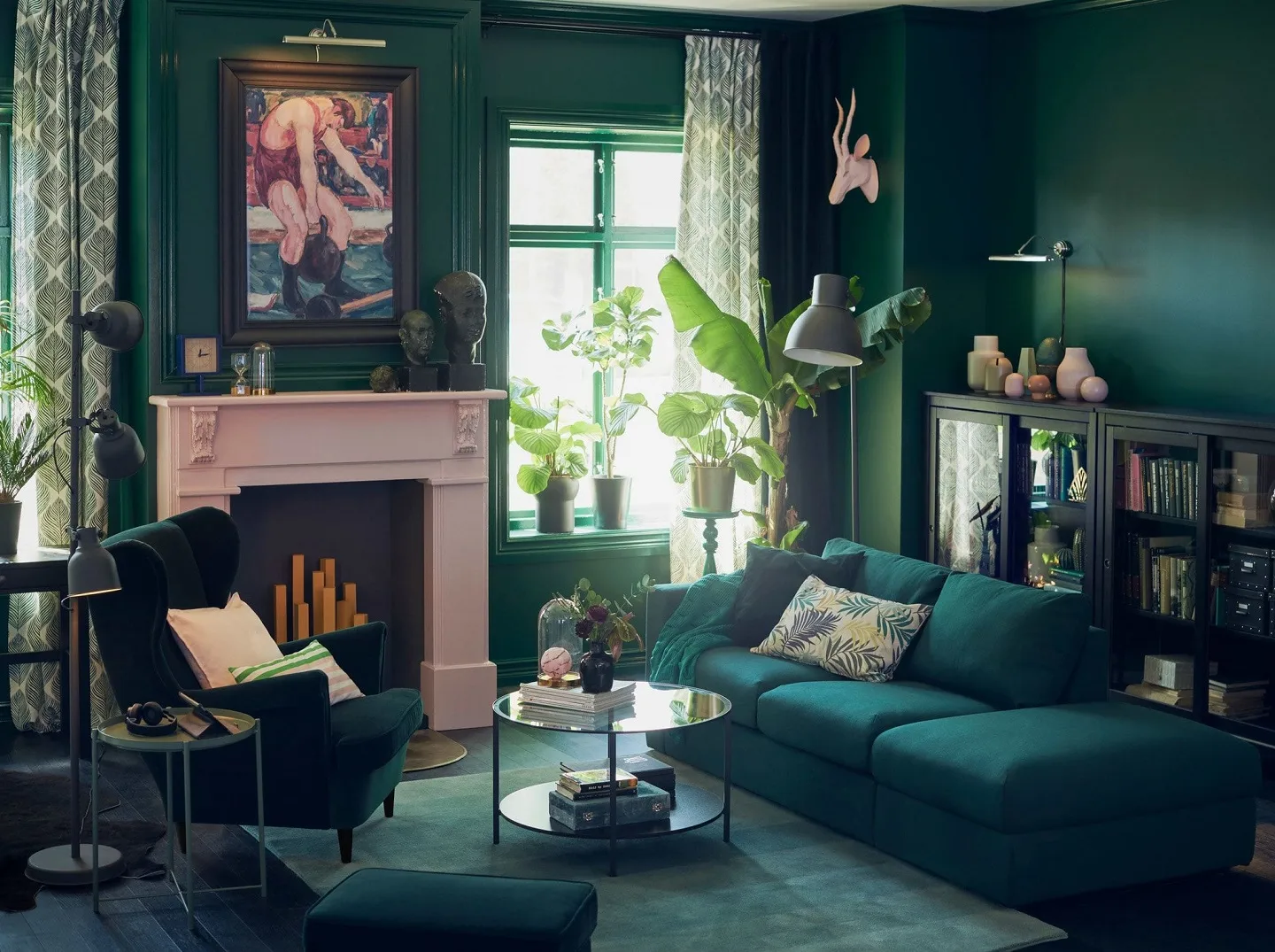 Colors That Clash with Forest Green in Interior Design