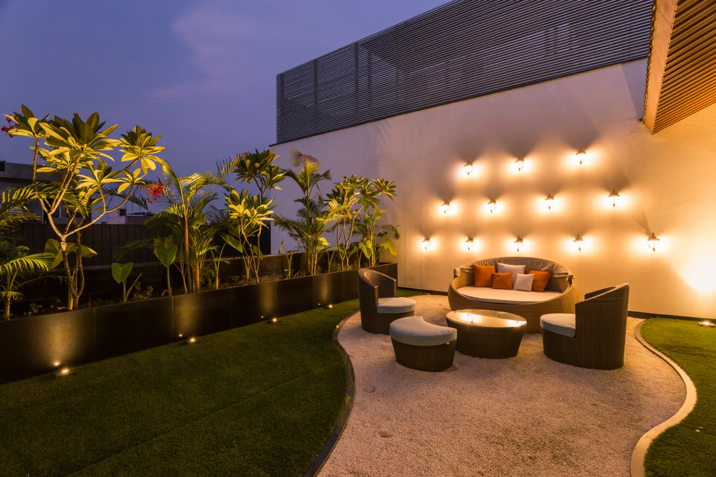 Simple small roof garden design