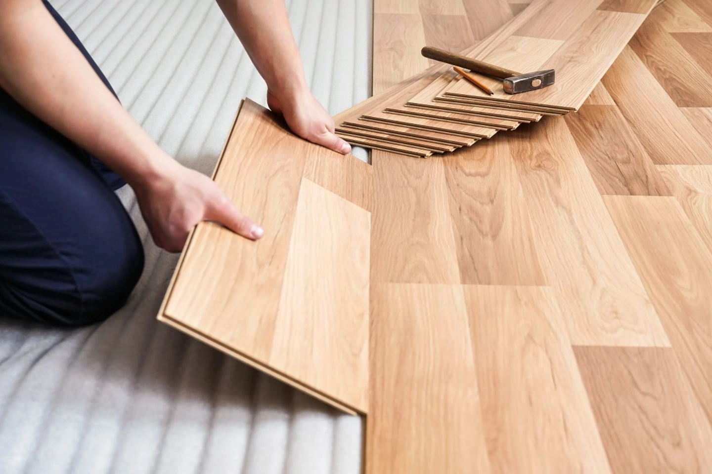 How to lay laminate flooring?