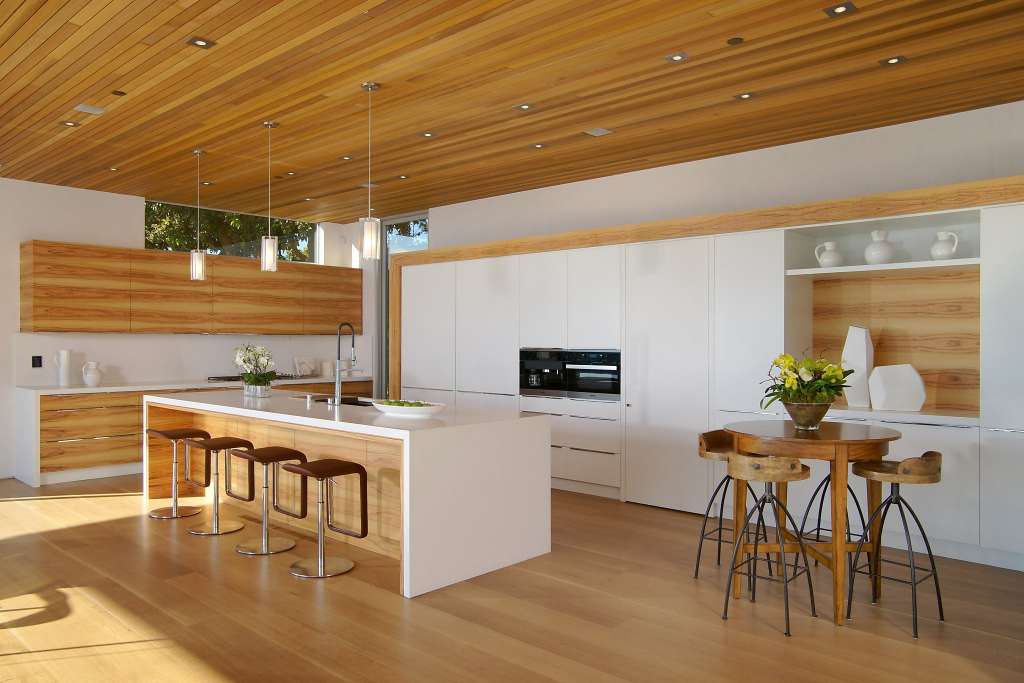 How to Select Engineered Wood Flooring vs Solid Hardwood Flooring for High Traffic Areas
