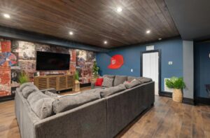 is laminate or vinyl flooring better for basement